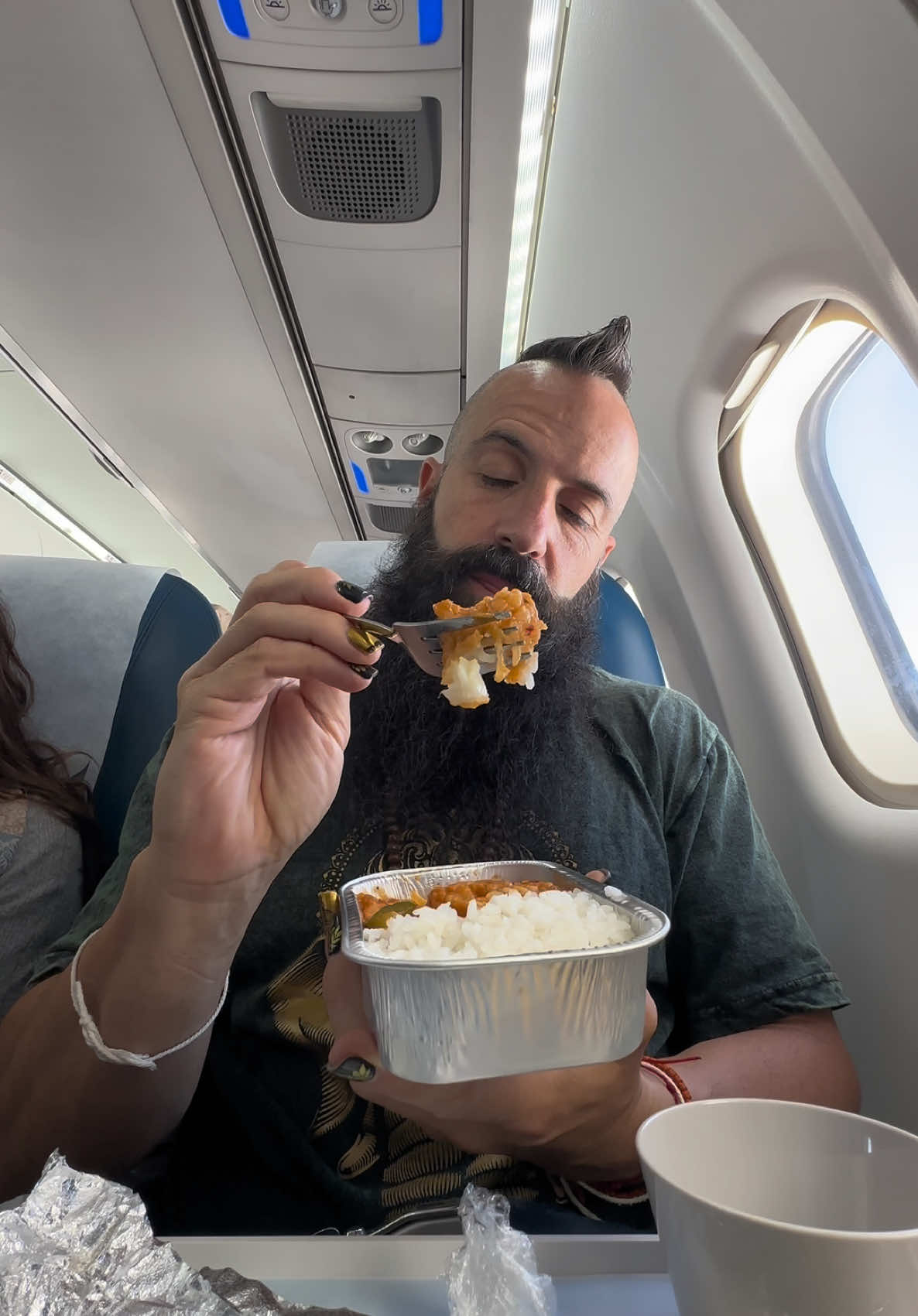 Lo que te dan en un avion no se rechaza