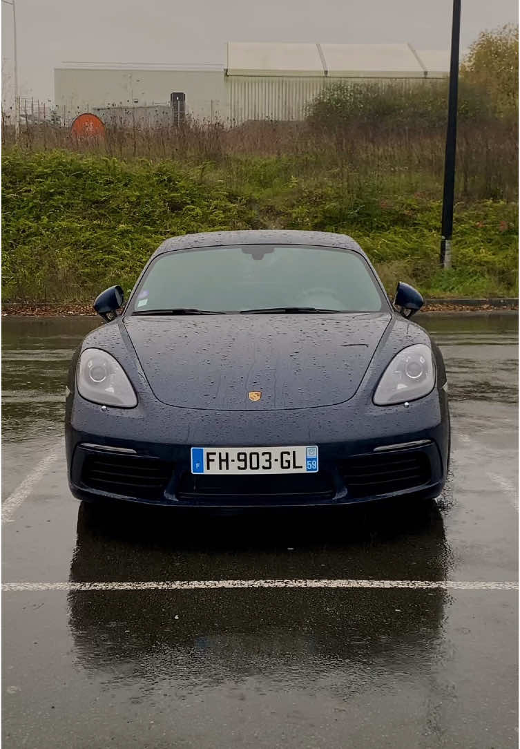 Just porsche in the rain 🩵🩶 #porsche #rain #fyp #forypupage #prt #pourtoi 