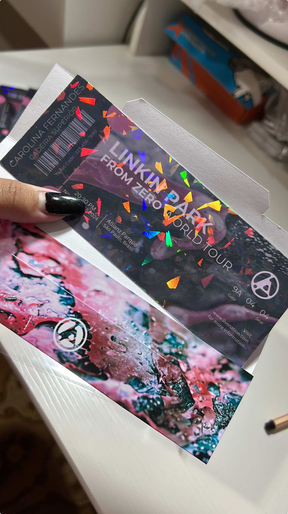 Ainda tem ingresso personalizado do LP? Claro! Vai estar disponível na shopee ate o ano que vem 😲🖤🤘🏽💖#linkinpark #linkinparkfan #linkinparkfamily #linkinparkforever #linkinparksoldier #linkinparklive #fromzero #mikeshinoda #emilyarmstrong #chesterbennington 