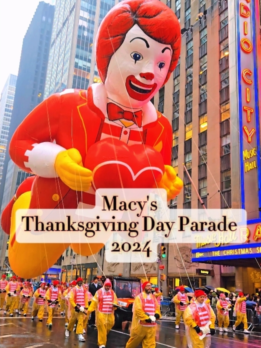 Thousands of New Yorkers braved persistent rain to watch the Macy’s Thanksgiving Day Parade on Thursday (November 28), with beloved floats like Spiderman and Sponge Bob sailing down the parade route. #thanksgiving2024 #thanksgivingdayparade #holidayseason #tiktokhumanitiescampaign #DidYouKnow #newyork #manhattan 