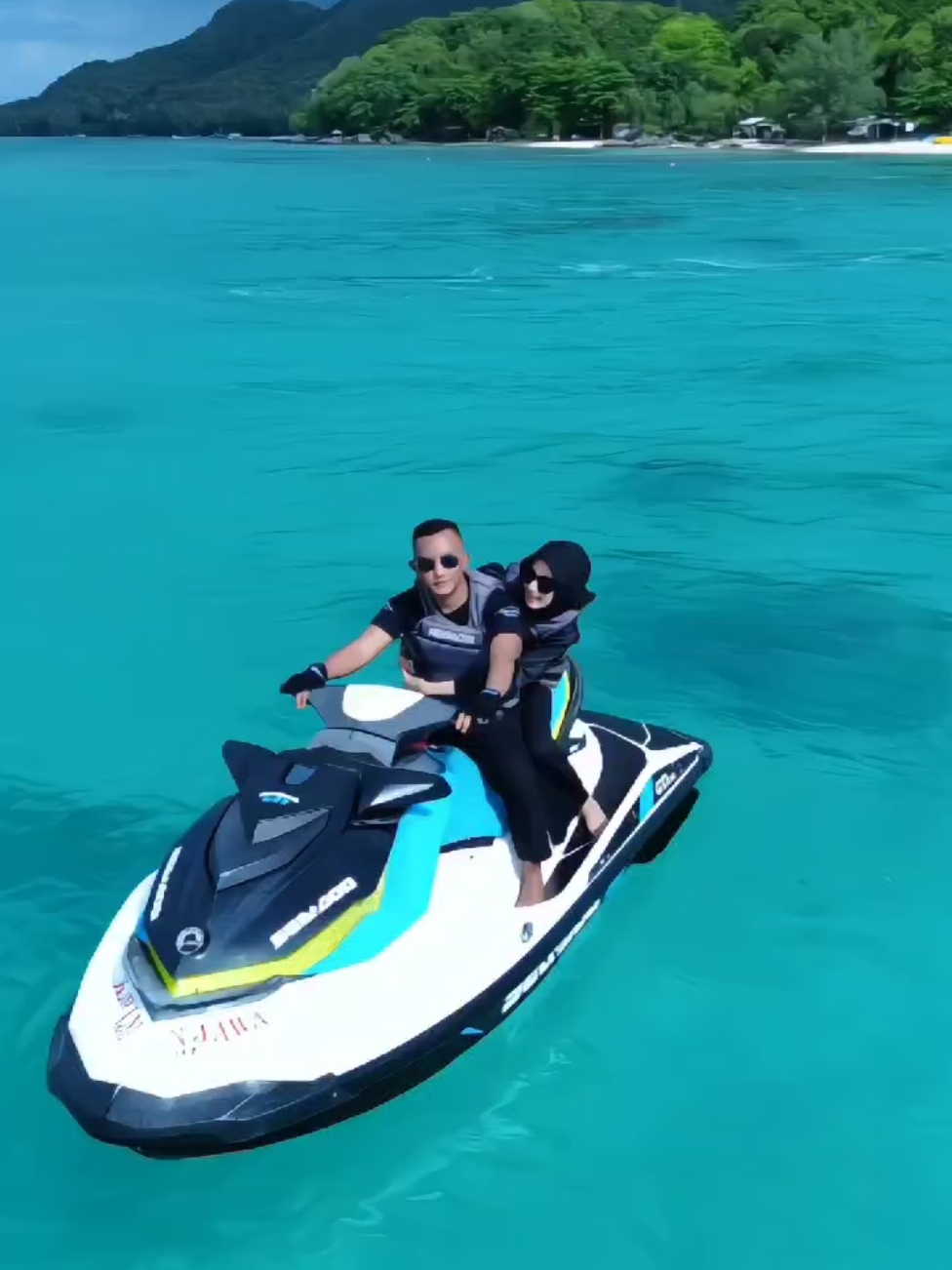 Seruuu bngttt🌊#karimunjawa#karimunjawaisland #karimunjawaopentrip #jetski #jetski #jepara #wisatajepara #wisataindonesia #pesonaindonesia 