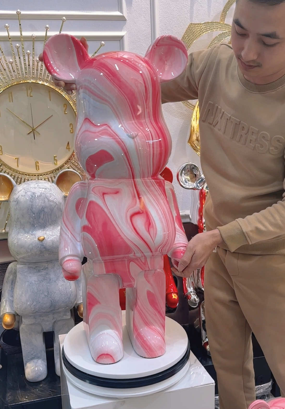 Gấu Bearbrick vân nhúng loang kẹo,mới về hàng sẵn sz 50cm và 80cm! ❤️