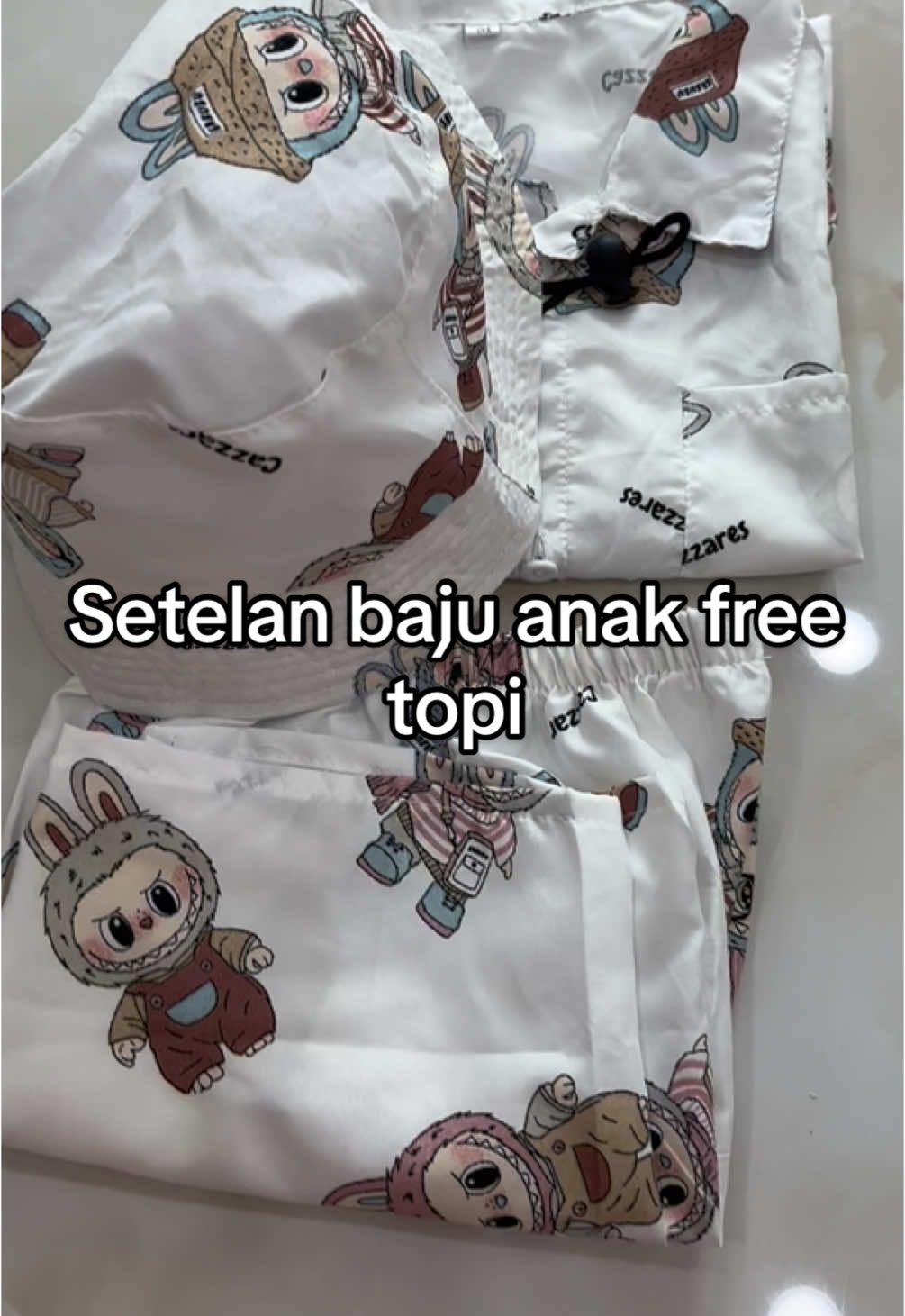 Viral! Labubu versi setelan anak gemes banget udah 1 set sama topi juga #setelananak #bajulabubu #bajuanak #setelanlabubu 