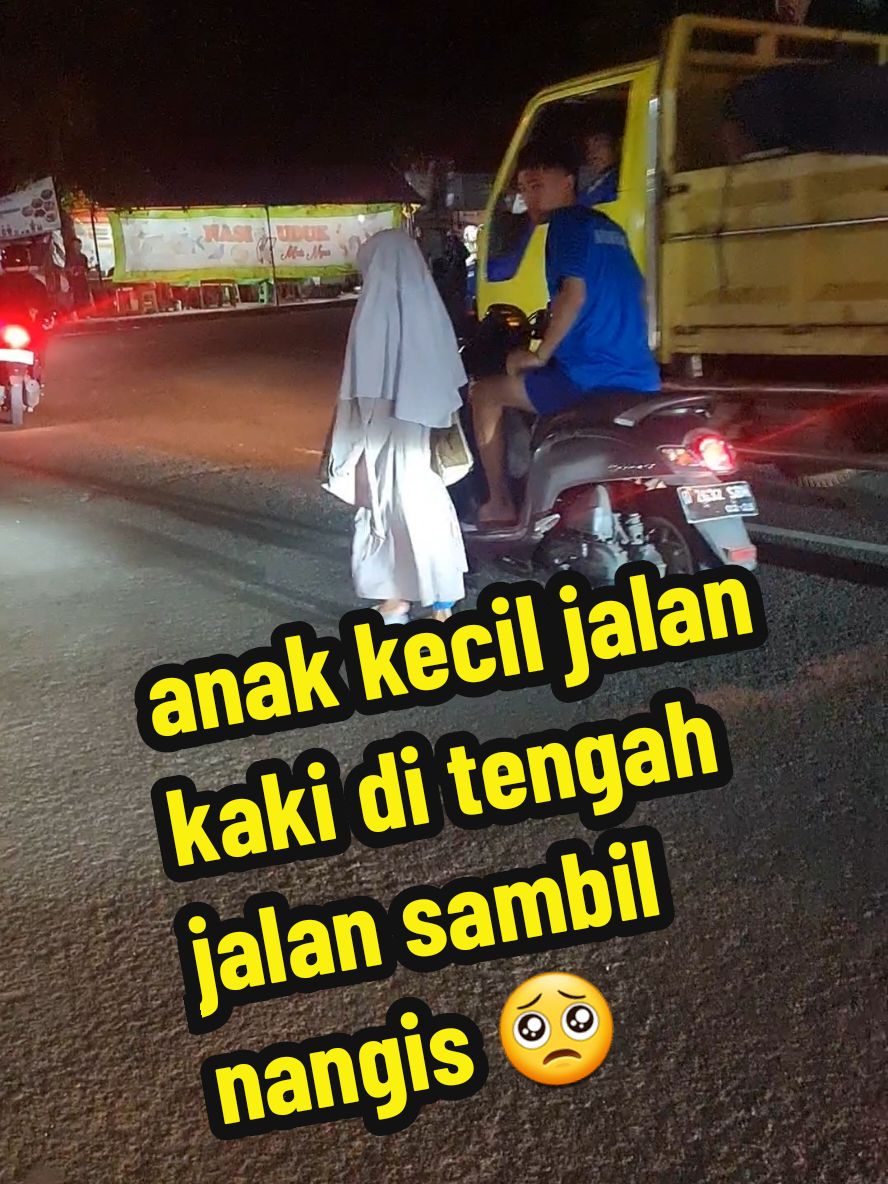 Anak kecilmenangis sambil jalan kaki di tengah jalan #capcut  #tiktok #polisi #sedih #cijerah #nangis #sedih #anakkecil #bismillahfyp #fypage #info #information #informacion @INFO BANDUNG KOTA @infocimahi.co @Radio PRFM Bandung @infocijerah.id @infobdg.com 