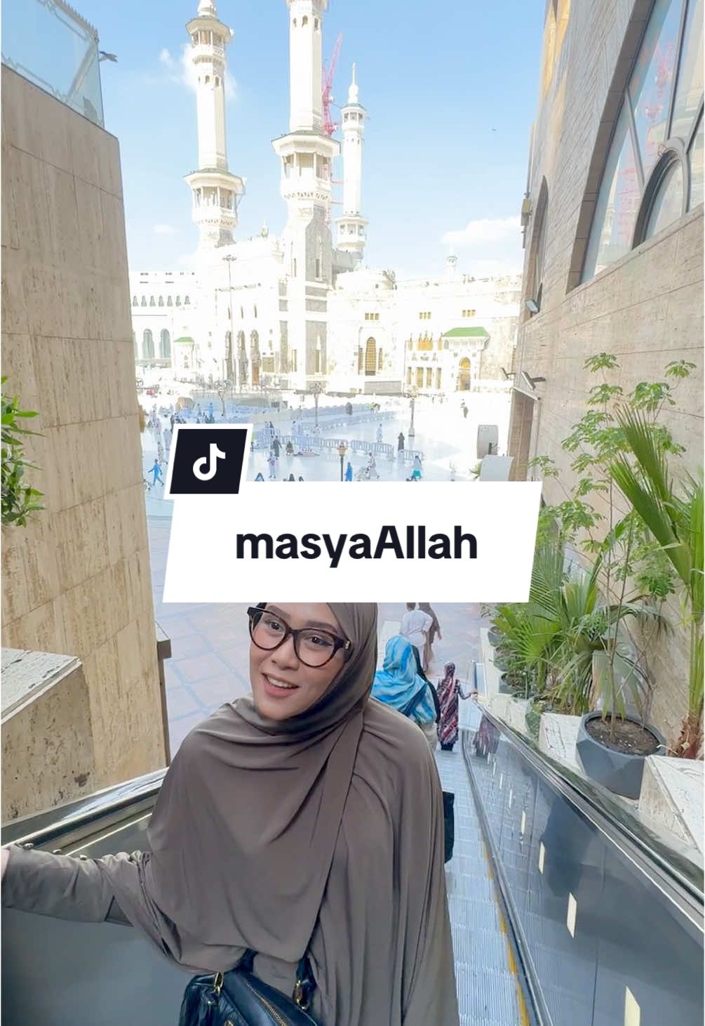 ga berhenti ngucapin syahadat biar cepet cepet kesini🥹🥹 #madinah #mekkah #shadira #shadirafirdausi #eskalatormekkah #fyp 