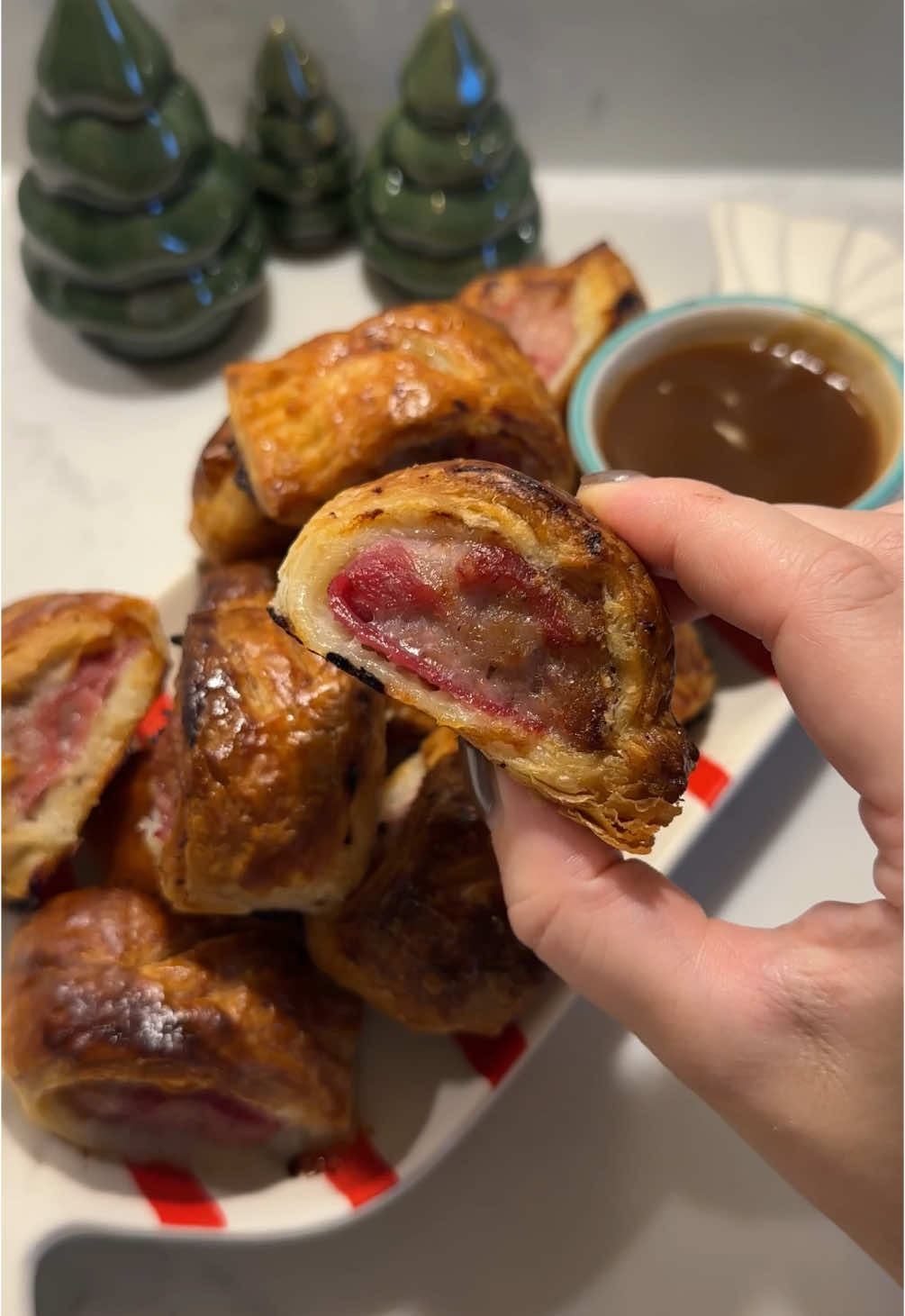 Pigs in blanket sausage rolls 🤤🤤🎄 recipe in bioo for this delicious christmas snack!! 😋 #Recipe #christmasrecipe #EasyRecipe #recipesoftiktok 