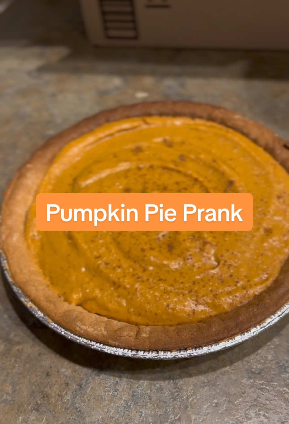 Best prank of the year 👩🏻‍🍳😘 The great bean pie incident #thanksgivingprank #harmlessprank #familyprank 