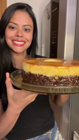 Bolo Pudim 🍰🍮 Antes de tudo, ja tira um minutinho pra votar em mim na categoria tiktokreceita no TikTok Awards 2024 ?🥹❤️ Para a calda: 1 xíc açúcar 1/2 xíc agua Para o pudim: 3 ovos 1 leite condensado Mesma medida do leite condensado de leite Para o bolo: 2 ovos 2 c.s manteiga 3/4 xíc açúcar 1 xíc chocolate em pó 3/4 xíc leite 2 xic farinha de trigo 1 c.s fermento Assar em forno pré aquecido a 160-170 graus por aproximadamente 1 hora. #bolopudim #tiktokreceita #tiktokawards2024