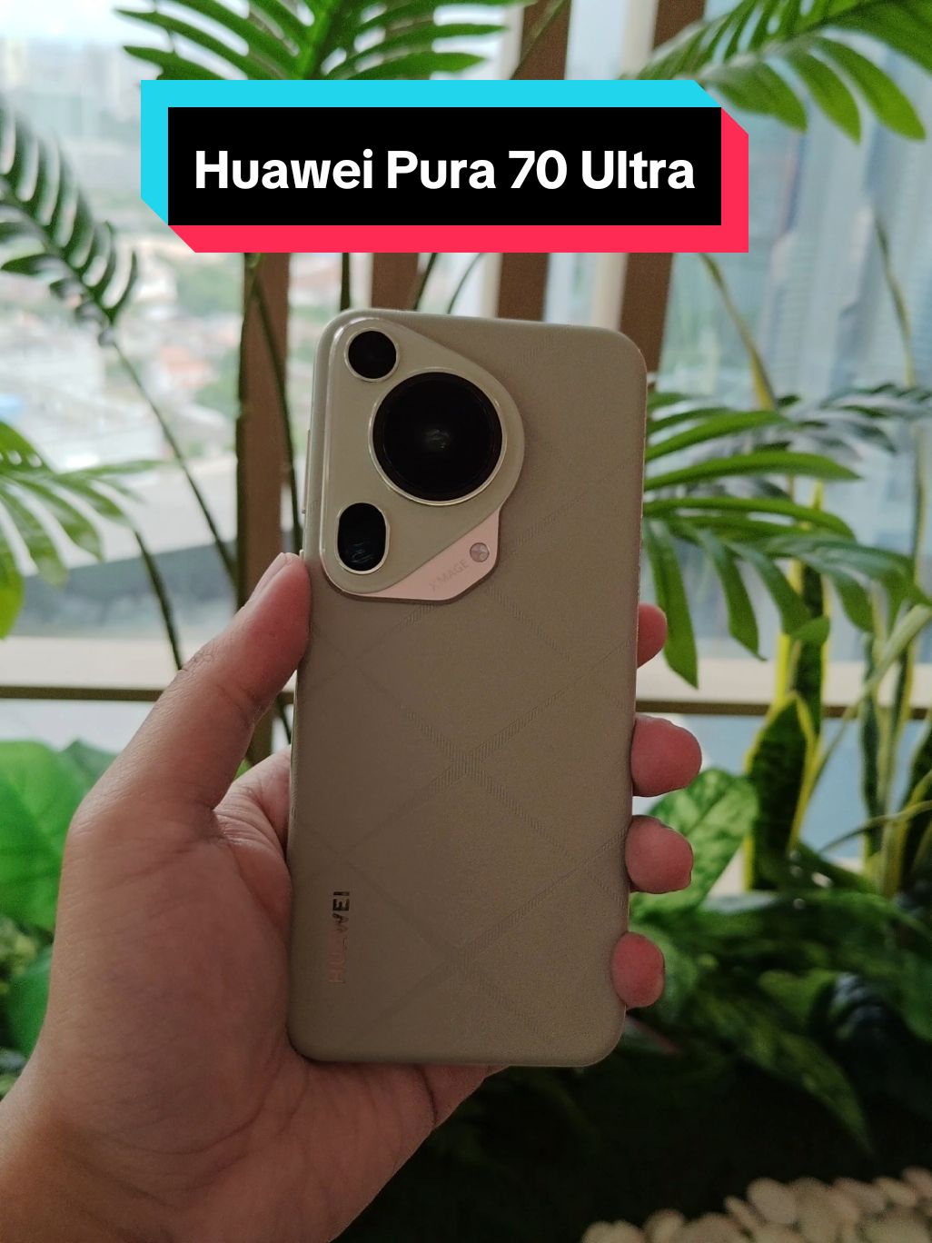 Huawei Pura 70 Ultra hadir sebagai HP pertama dari Huawei setelah lama hilang di Indonesia, bisa pre-order mulai 5 Desember. - 16 GB/512 GB: Rp17.999.000 - 16 GB/1 TB: Rp20.999.000 . . #Huawei #HuaweiPura70 #HuaweiPura70Ultra #Ponsel #Gadget #Teknologi #Epiclopedia