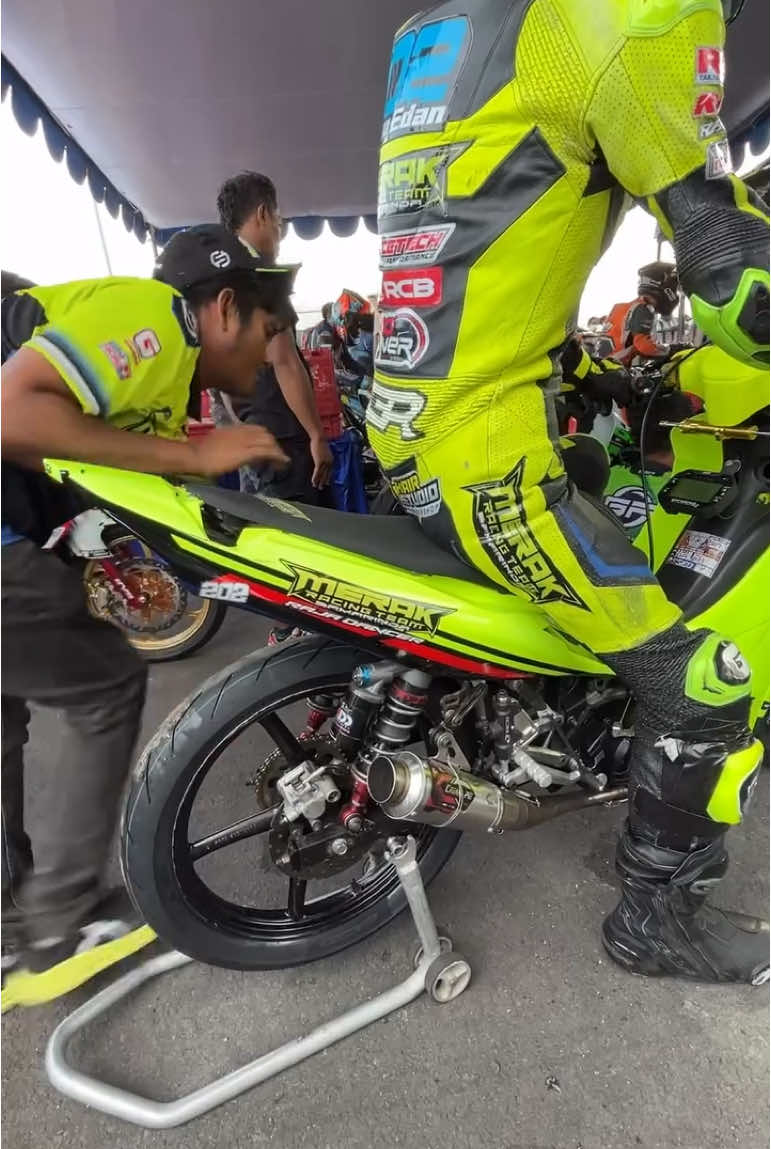 Kasih penguat kawat dikit makin safety 🤩 fungsi diutamakan..  Jupiter 5TP MP2 Merak Raja Dancer @MERAK RACING TEAM , Knalpot by creampiejogja1 