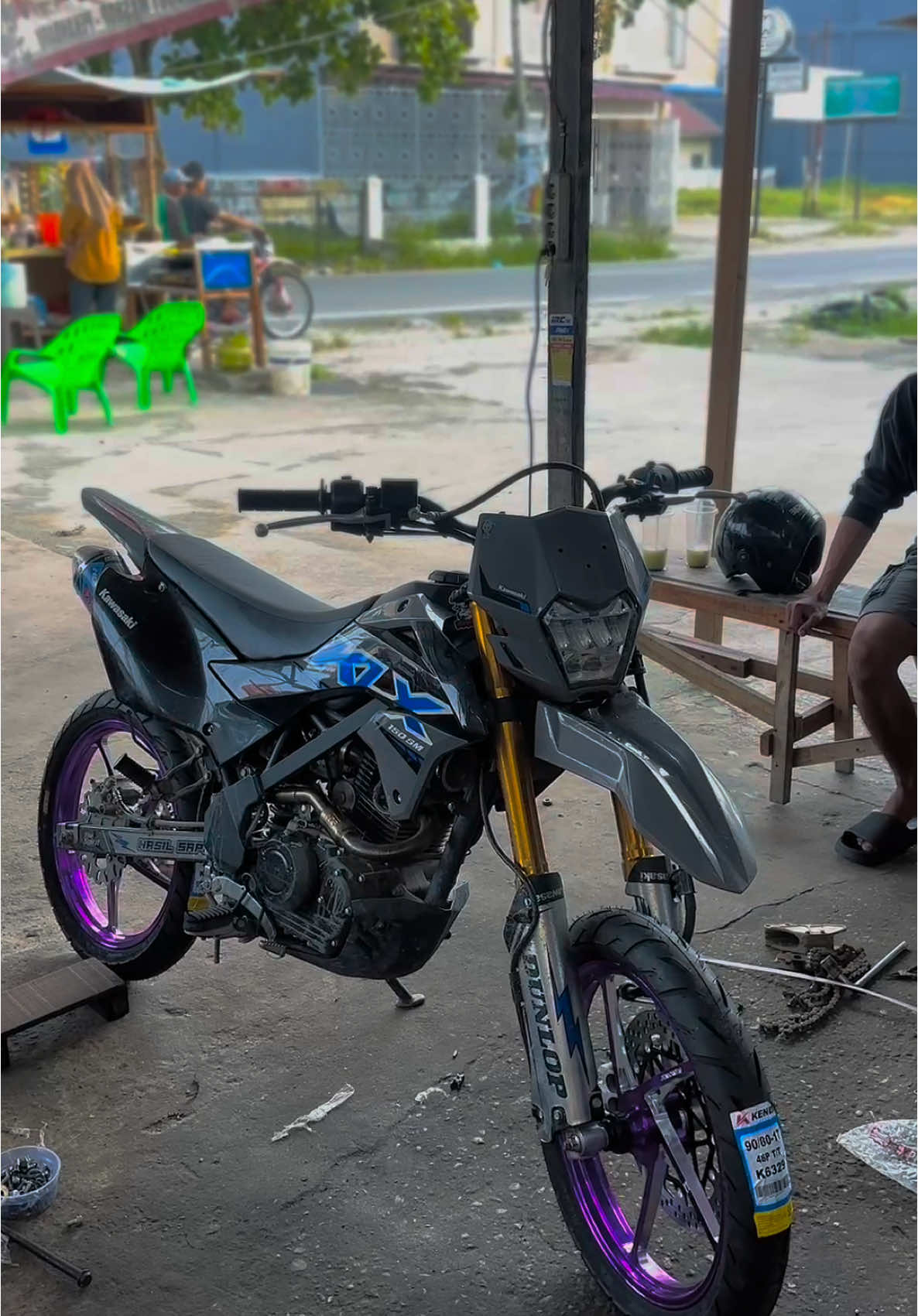 Done pemasangan velq vnd kzr pnp ke motor klx sm 🔥 #surexgank🔥 #supermotoherexstyle #supermotoindonesia #pekanbaru #riau_pekanbaru #supermotoherex #surexboy #fypシ #supermotosumbar #supermotopekanbaru #supermotoinhu #surex #pekanbaruriau #vnd 