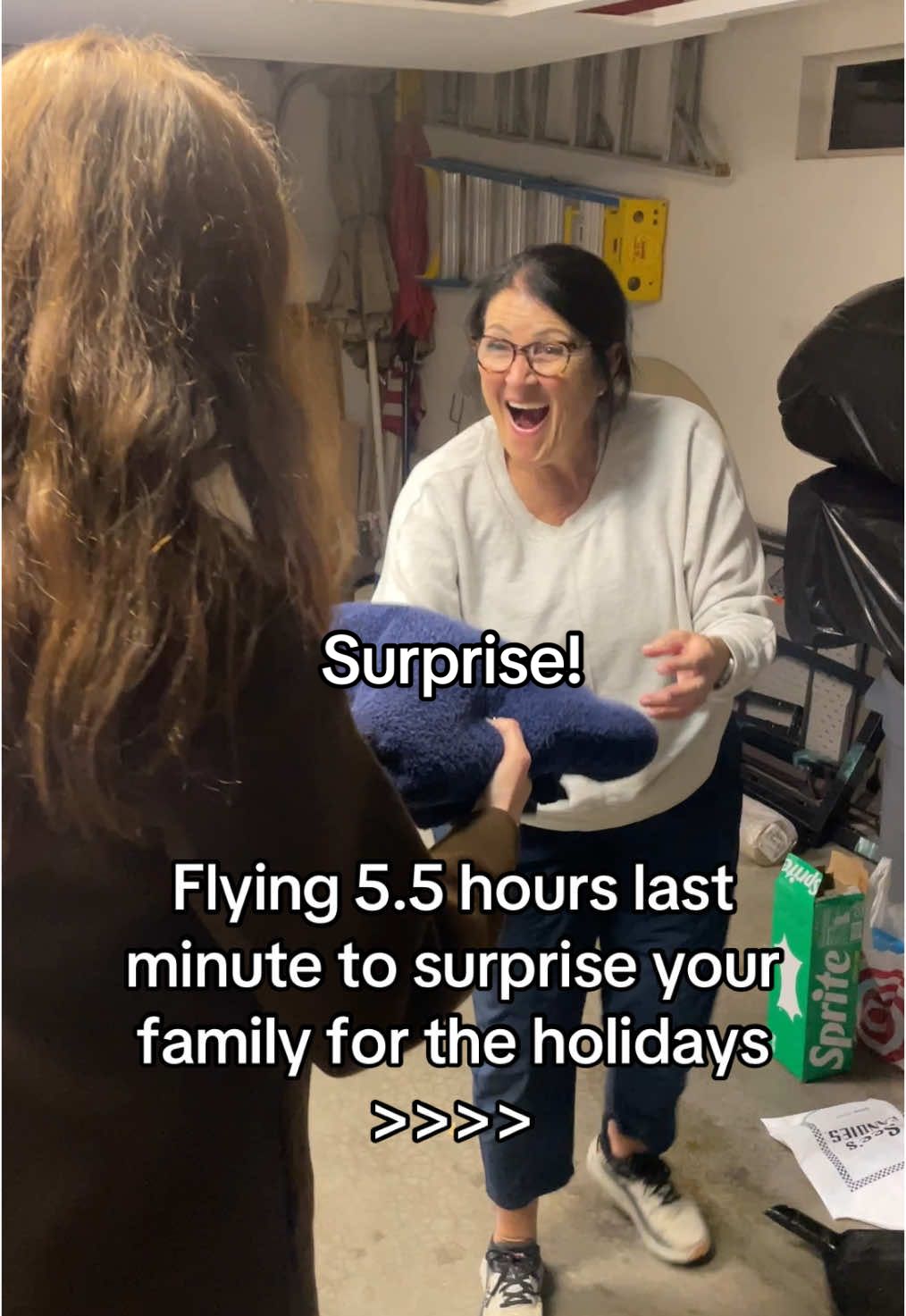 Living across the country from my family is tough. But im so thankful to have the privilege to make spontaneous trips like this 💗 #homefortheholidays #surprisevisit #creatorsearchinsights #family 