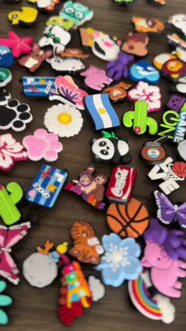 🎉 Siempre hay nuevos de pins 🫶🏻 #pins #crocs #summervibes #verano #cute 