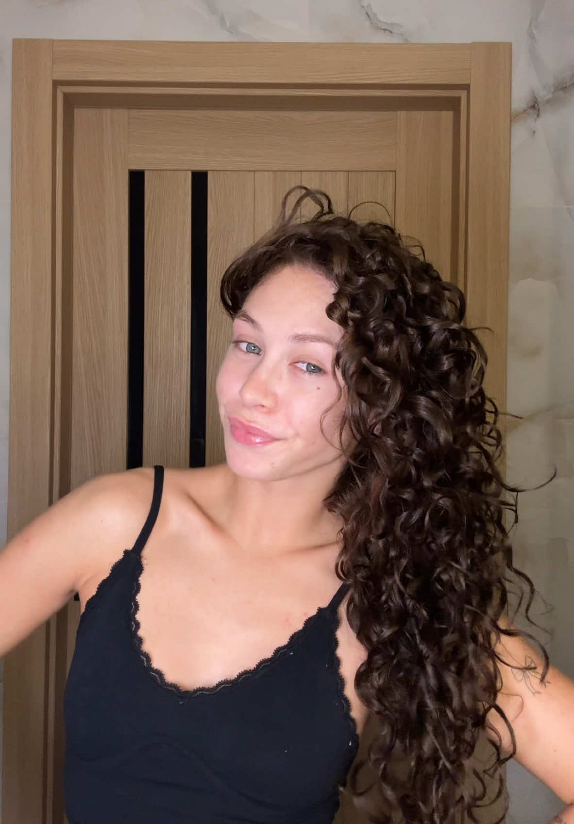 Myjemy włoski 🫧 #curlyhair #curlygirl #haircare #curly #hairtok #hairstyle #hairtutorial 