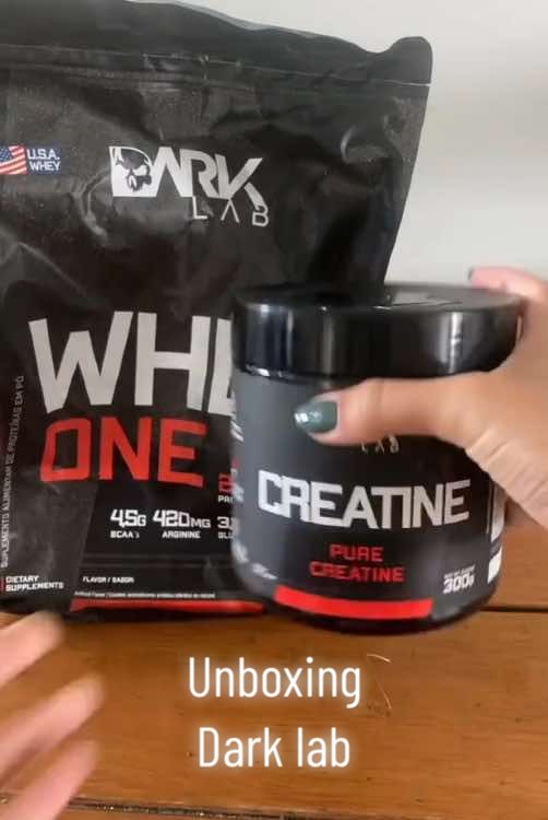 Unboxing dark lab @Sophia Bianco me influenciou!! O whey e de vanilla gente mas não veio escrito na embalagem #fyppppppppppppppppppppppp #wheyprotein #creatina #darklabsuplementos 