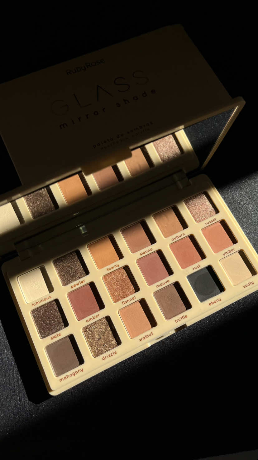 paleta de sombras mirror shade da linha glass da @Ruby Rose 