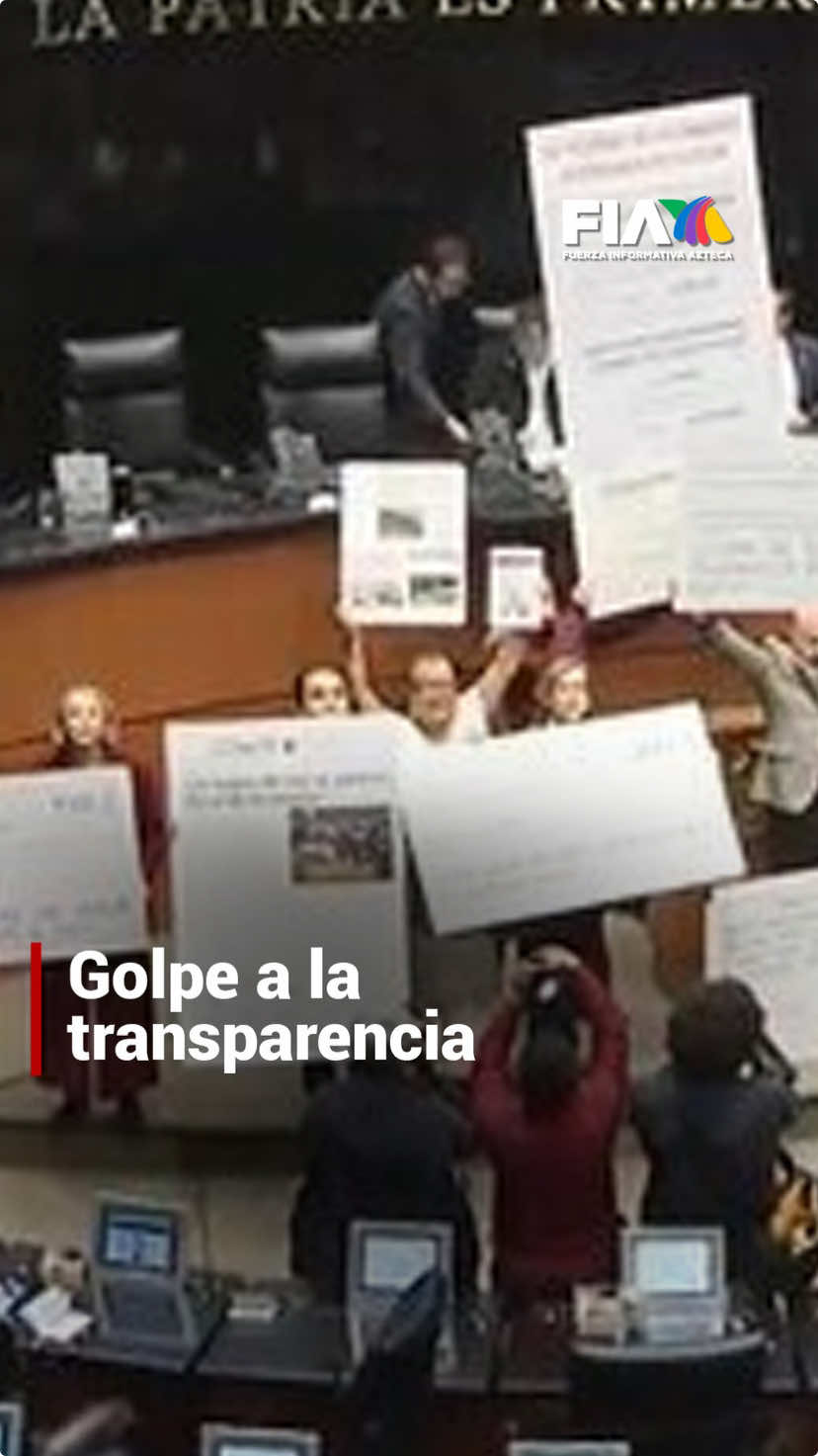 Senadores de #Morena y aliados del Verde y PT aprobaron la desaparición del Instituto Nacional de Transparencia y de otros seis órganos autónomos tras 5 horas de debate intenso.    Argumentan estos órganos solo propiciaban filtraciones y gastos desmesurados. El resultado: 86 votos a favor y 42 en contra.     ¿Crees que esta medida beneficiará a la democracia y rendición de cuentas en el país?    Gerardo Segura con la información. #AztecaNoticias #Noticias #TikTokInforma #Democracia #Transparencia