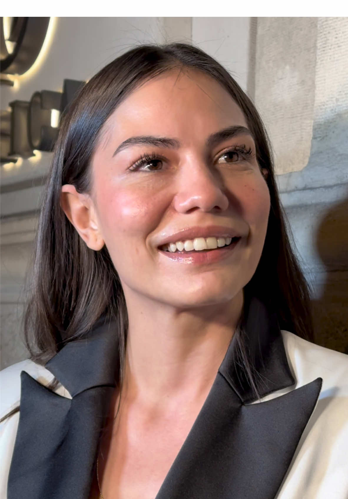 DEMET ÖZDEMİR… #demetözdemir #erkencikus #çilekkokusu #adımfarah #canyaman #no309 #doğduğunevkaderindir #dünyaylabenimaramda #sanabirsırvereceğim 