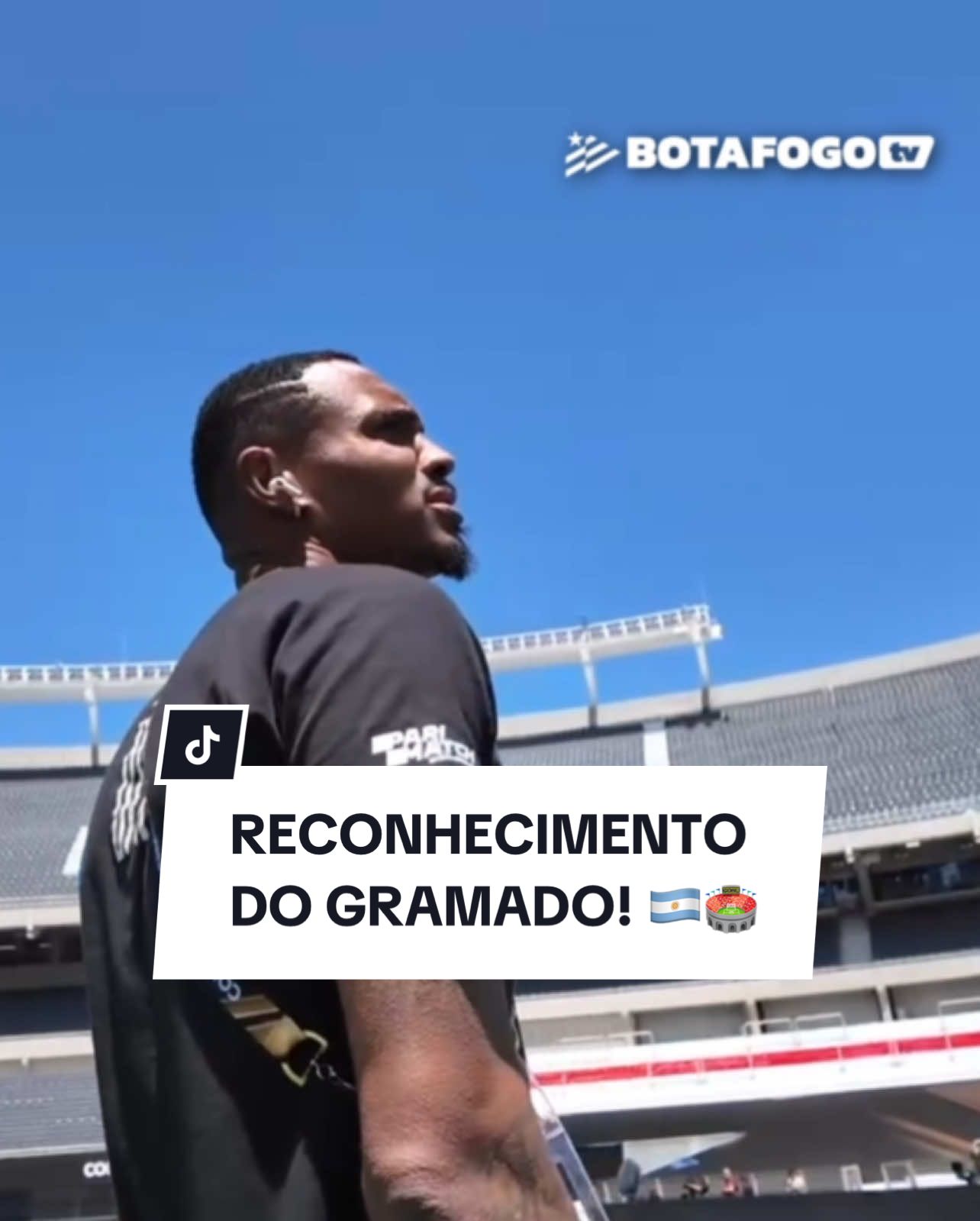 NO PALCO DA GRANDE FINAL!🏟️🔥 Meus escolhidos estiveram no Monumental de Nunez, local da decisão da Libertadores, e fizeram o reconhecimento do gramado. VAMOS, BOTAFOGO! 🌟⚽️ #TempoDeBotafogo #Botafogo #Futebol #Jogo #libertadores 