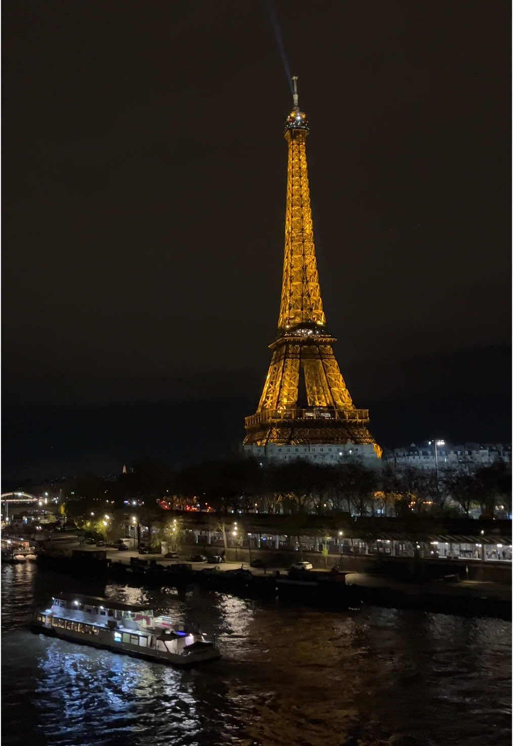 Paris ❤️ #paris #noel #visitparis #2024 #parisienne #parislove #november #2025 #parisien #towereiffel #christmas #toureiffel #eiffeltower #parisian 