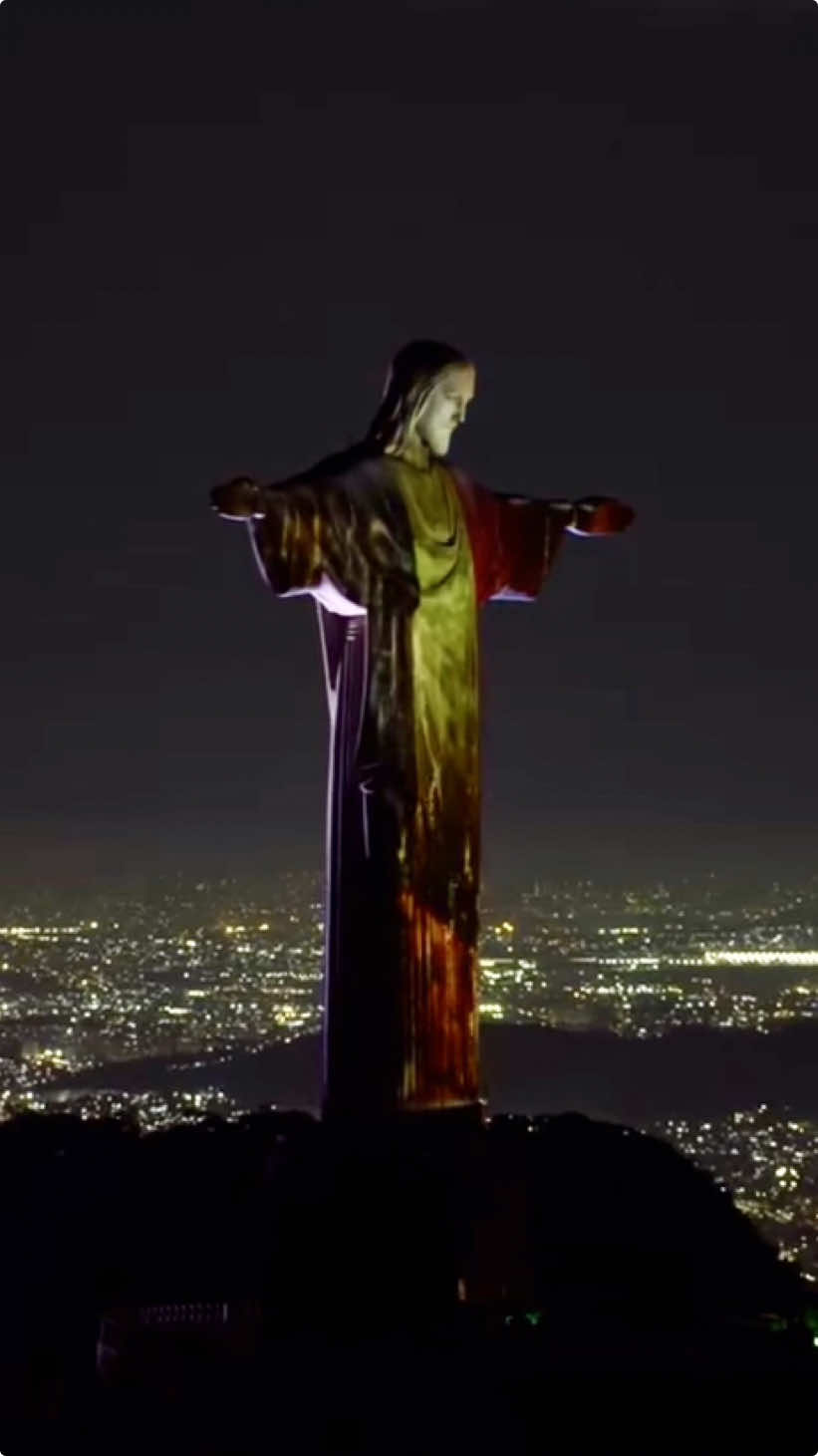 Drones capture incredible video at the Christ monument of Rio 🇧🇷 with the Belgian flag. 🇧🇪 An emblematic place for Belgium to show its expertise in entertainment during a moment of Belgian-Brazilian friendship. A collaboration in innovation made possible by #belgianforeigntradeagency  #GalliaBelgica ⚔️ - #BEmissionBRA #brazilbelgium #belgiumbrazil #EmbracingOpenness #belgium #belgique #brussels #france #europe #germany #bruxelles #photography #travel #belgie #usa #italy #Love #netherlands #instagood #art #antwerp #photooftheday #canada #visitbelgium #spain #nature #antwerpen #picoftheday #gent #travelphotography #instagram #uk #architecture #belgium🇧🇪 #belgiumtiktok #bruxelles #brussels #brusselsprouts #riodejaneiro #brasil #christ #belgium🇧🇪🇧🇪🇧🇪 