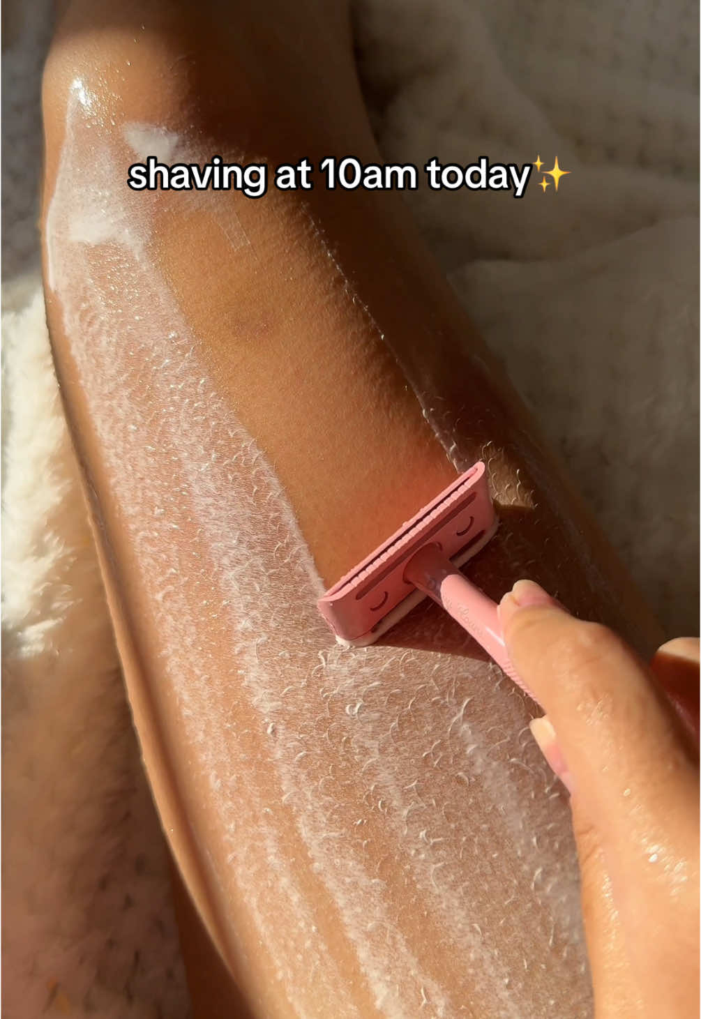 found out it’s possible to get a smooth shave with the right razor🙃 #shavingtips #shavinghacks #shavingrazor #smoothshave 