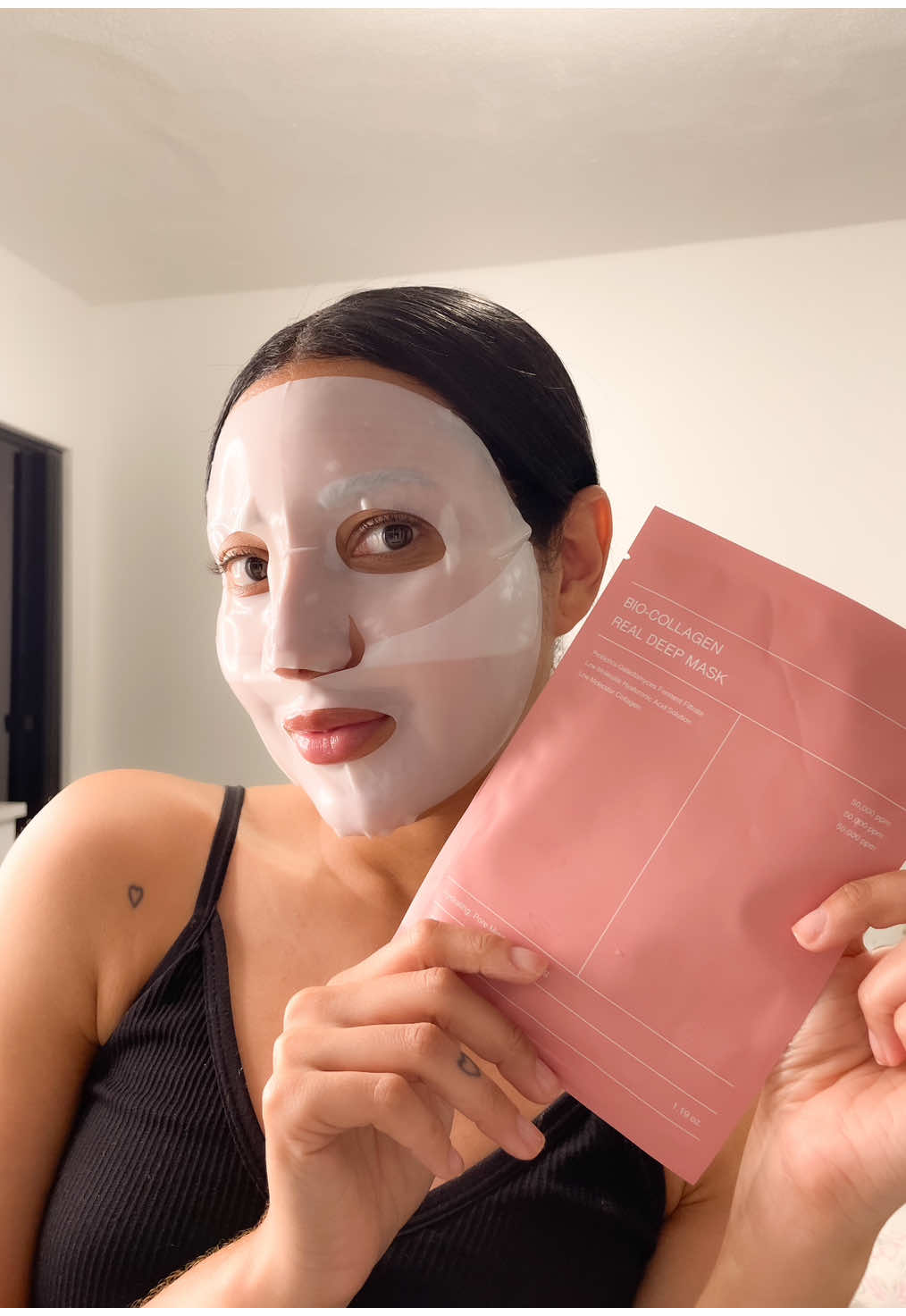 Essa é a máscara Bio-Collagen Real Deep Mask: hidrata profundamente, minimiza os poros e deixa a pele mais firme! 🧖🏽‍♀️✨ O diferencial? Ela se transforma em hidrogel e fica transparente enquanto sua pele absorve os ativos como colágeno e ácido hialurônico.  #biocollagen #biocollagenrealdeepmask #skincare #skincarebrasil #rotinadeskincare 