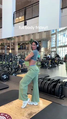 full workout details 👇🏽👇🏽 gymfit:@DFYNE  -heel elevated squat (4x12) -reverse lunge (3x20) -jump squat with press (3x15) -push up (3x10) -plank pull through (3x20) -finisher: stairmaster 15 mins disocunt code: SAVANNAH will save you $$ on your DFYNE order 🤍