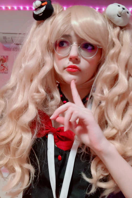 I really thought that it would be a harder sell… #cosplay #junkoenoshima #junkoenoshimacosplay #danganronpacosplay #danganronpa #danganronpathh #danganronpagoodbyedespair 