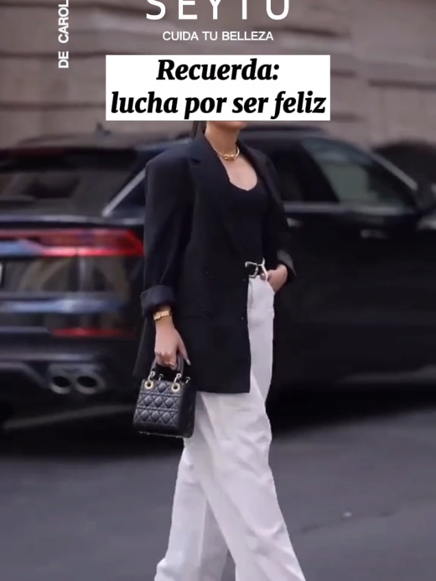 Recuerda: lucha por ser feliz aunque te cueste lágrimas.  Auténtica como tú #Luchaporserfeliz #turostrohableporti #noessolountoquedecolor #seoriginal #DisfrutaTuMaquillaje #SEYTU #MiradaDeImpacto #mujerseytu #decarolina #autenticacomotu 