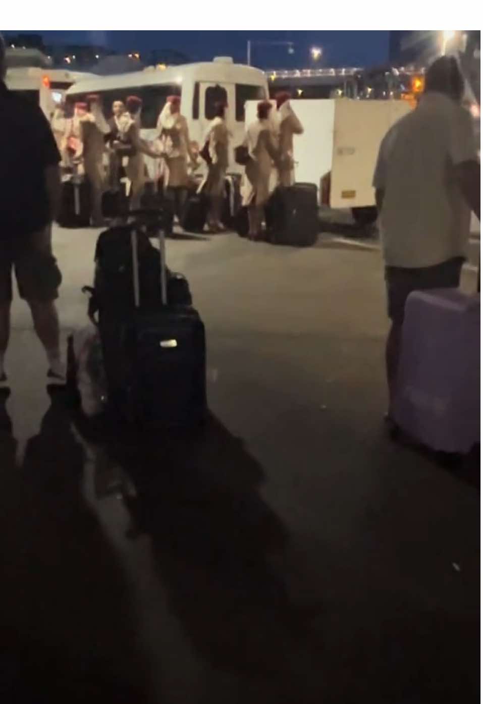 I was waiting for my shuttle bus at Sydney airport and a large group of Emirates models / stewerdess have arrived with their happy pilots  #night #travel #travelling #flight #arrival #airport #Sydney #traveller #explore #enjoy #cabincrew #pilot #pilots #models #bus #shuttle #hotel #happy #view #views 