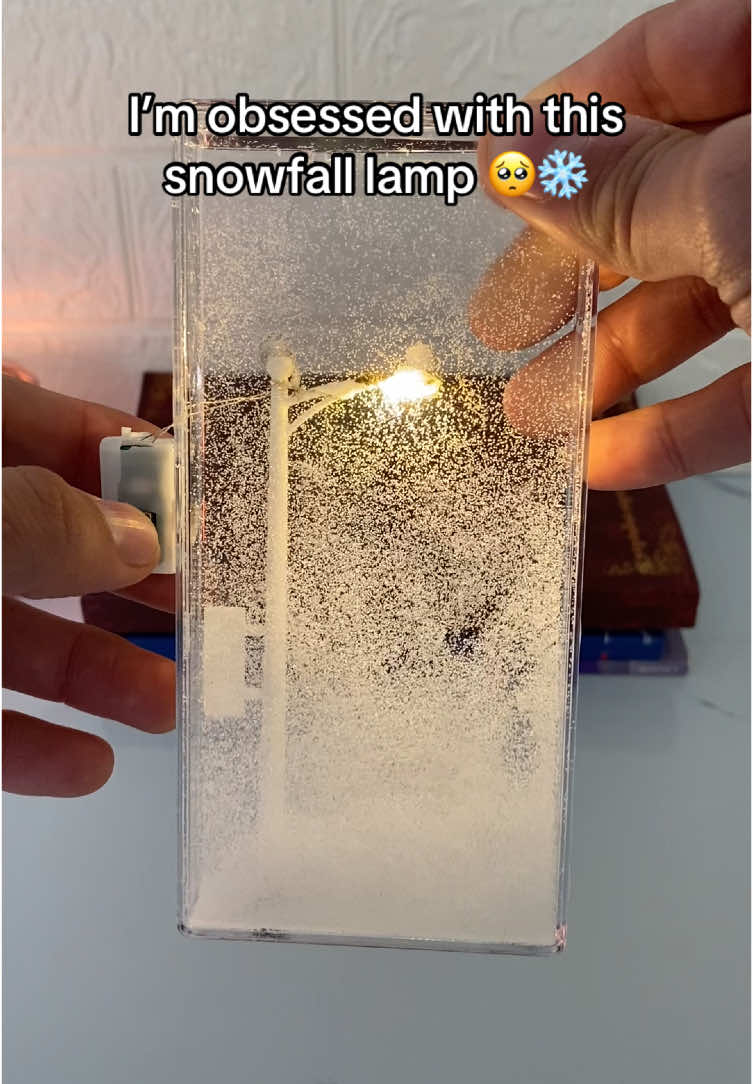 Im obsessed 😭🥺❄️#snowlamp #snowfall #snowglobe #christmasgift #homedecor #snow #winter #decor #emotional #giftideas #giftforher 