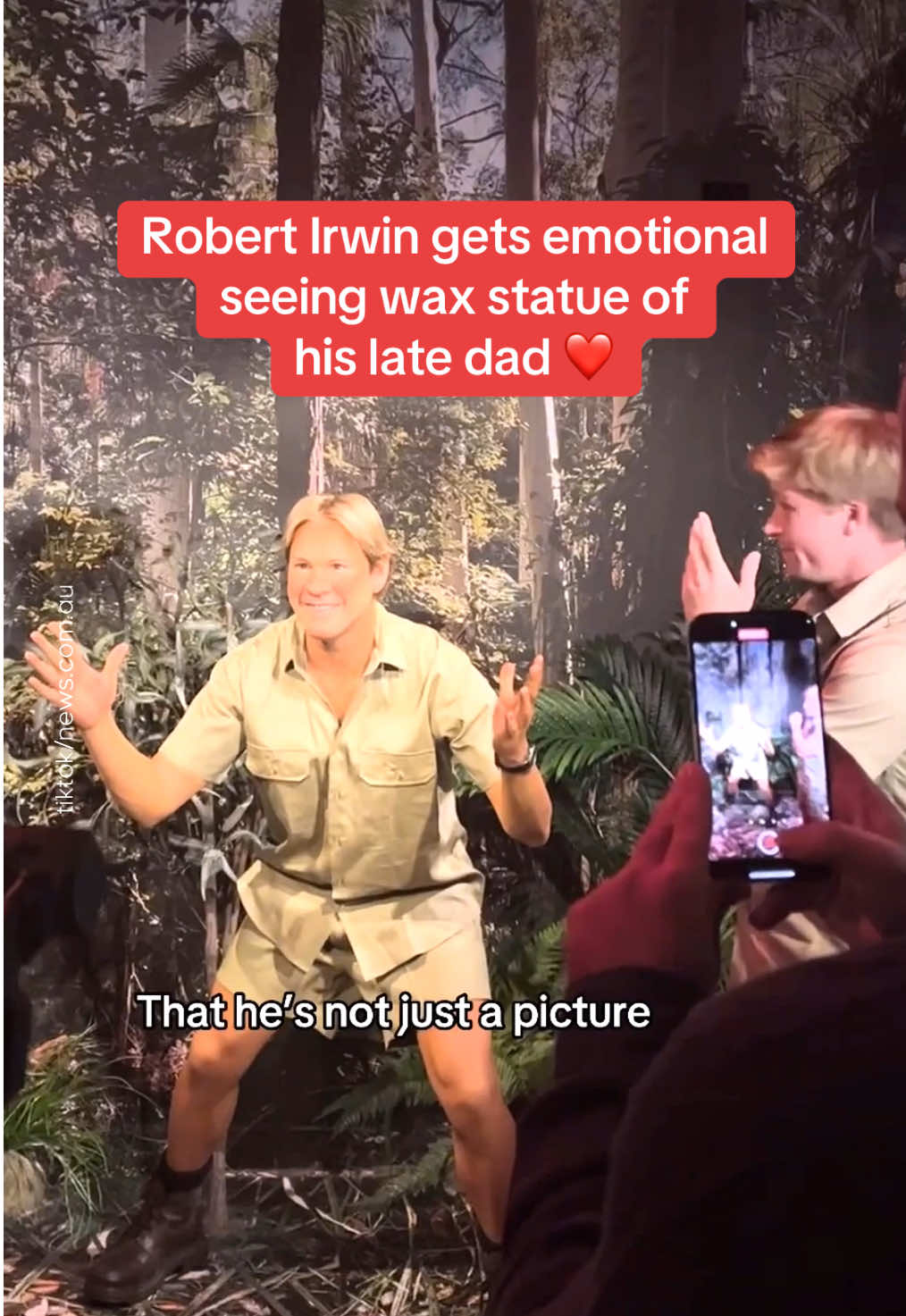 Robert Irwin getting teary eyed seeing a wax statue of his late father, Steve Irwin, at Madame Tussaud’s in Sydney is making us reflect on how we process loss. 🕊️ What did you think of this heartfelt moment?  #RobertIrwin #SteveIrwin #MadameTussauds #PrinceHarry #AustinButler #AndrewGarfield #MayaRudolph 