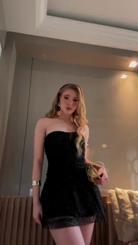 Vestido vegas disponível em fiozato.com 🌟 @amandarafagg  #fiozato #looks #reveillon #christmas 