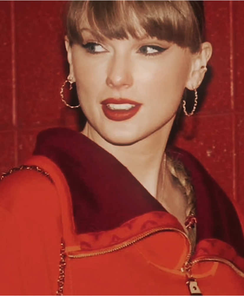 THE WINK ?!?!! 😫😫 - ib/rm: robinbuckleyishot - #swiftielores #fyp #taylorswift #viral #xyzbca #trendy #pleaseblowup #edit #actives? #vsp #taylorsversion #tayloralisonswift #taylorswiftedit #hottaylorswiftedit #chiefs #arrowhead #waglor #taylorswiftchiefsgame - dts: @jaz⸆⸉ 𝜗𝜚 @arlynn ୨ৎ @scarlet ౨ৎ @25th street🚦 @ls ୨ৎ @scarlett ౨ৎ @n ⸆⸉ @Swiftiesfromthevault @lil ⸆⸉ @⋆˚ j 𝜗𝜚 ˚⋆ @lia ๑ @𝓶 @teamwidowae 