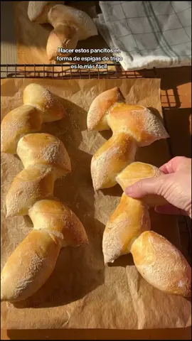 🥖🍞Te enseñamos  PANADERIA ARTESANAL te contamos como...  👩🏻‍🍳Aprenderas a hacer panes clasicos y tambien usando la masa madre, todo desde cero paso a paso, estimularemos tu aprendizaje evaluaciones y tendrás una comprensión sobre la panaderia tanto en teoría como practica...  Tanto para emprendedores como aficionados ☺️👨🏻‍🍳 ✅️ Video clases HD ✅ Acceso para siempre ✅️ Asesoría ilimitada  ✅️ Material en pdf Ebook (recetario) ✅️ Certificación   Info en el link del perfil o aqui 👇 http://beacons.ai/baristeriaprofesionaldesdecasa Crédito IG:  #panaderia #panaderiaartesanal #cursodeingles 