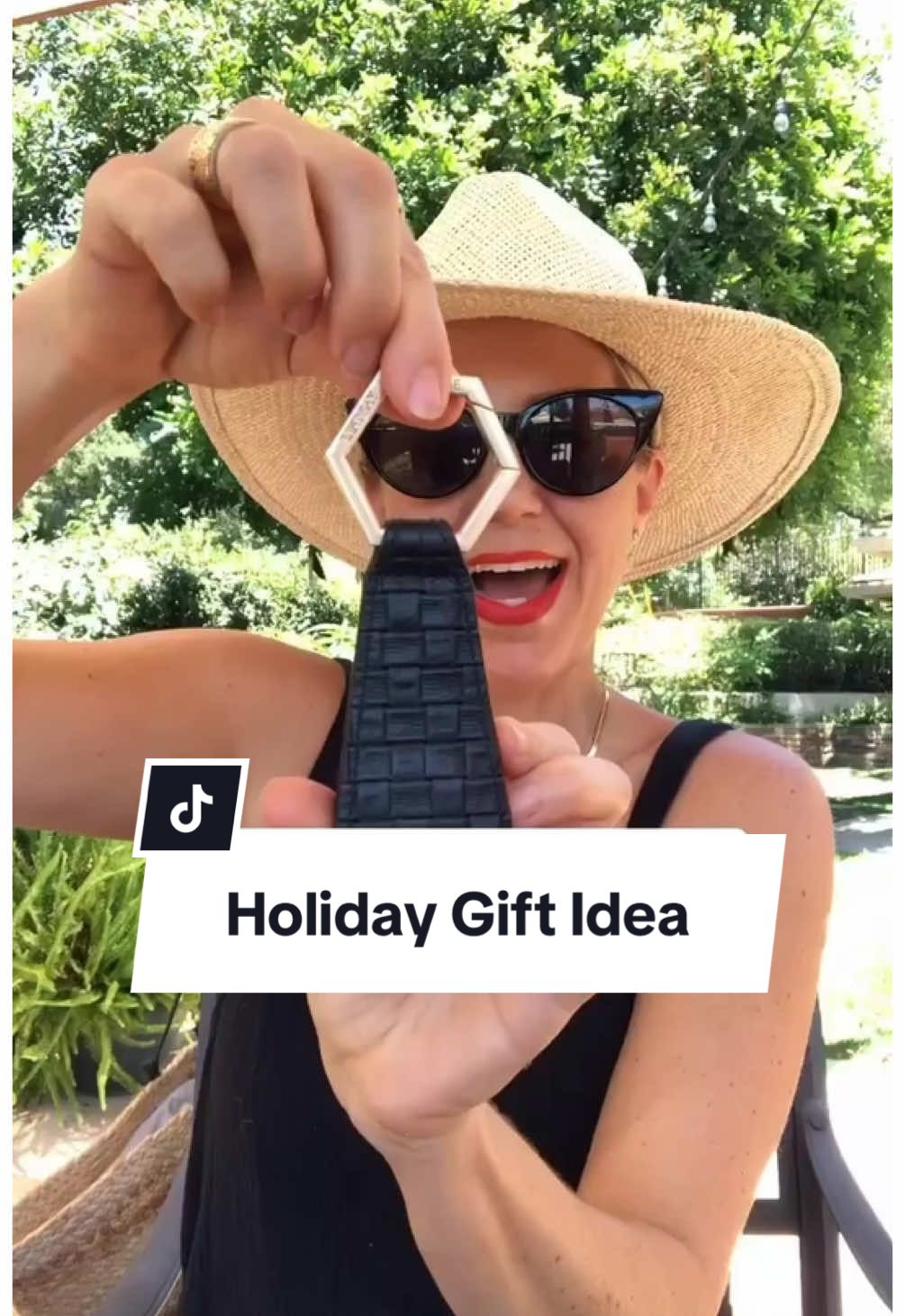 A unique christmas gift idea of stocking stuffer for anyone who wears hats and a Life changing solution when traveling with your hat 💯  #holidaygifts #hatlover #christmasgiftideas 