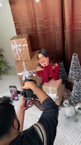 Santa tell me… 🎅❤️✨ . ¡Qué emoción! Ya se acerca la Navidad y los momentos de reunión con nuestros seres queridos. Una sesión de fotos navideña siempre es un recuerdo bonito de retratar. 📸🎄✨ . 📸 @hectorleonfotografo para agendar tu sesión.  💄 @perfectantonella para lucir fabulosa con su makeup.  . ¿Qué tal? Pronto les comparto las fotitos. ¡ME ENCANTÓ! 😍 . #navidad #sesiónnavideña #obregon #fotos #ChristmasLook #turismoconpao 