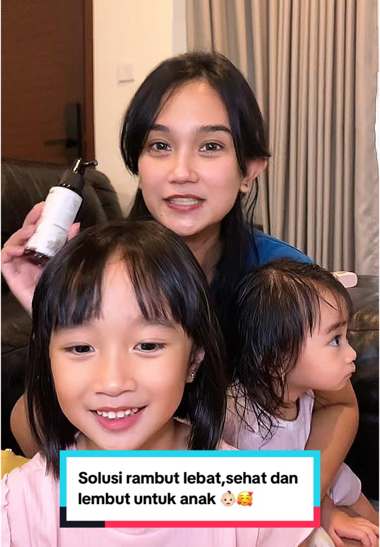 Tak usah pusing cari solusi untuk rambut anak itu bernutrisi, sehat, hitam, lebat dan lembut 💕 rekomendasi dari aku karna dari anak-anakku bayi aku selalu pake hair lotion dari @Moell 🥰🥰 #moell #hairlotionmoell #rambutmaksimal #nutrisi #anaksehat 