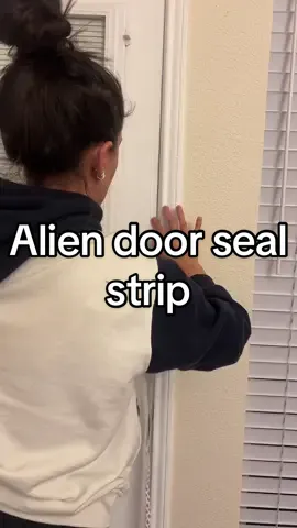 this winter let’s not spend a fortune just to try to keep warm, I immediately noticed the difference as soon as I put it on I couldn’t feel the wind coming through anymore.#aliendraftseal #doorseal #doorsealstrip #doorsealingstrip #tiktokshopfinds #winterseason #coldweather 