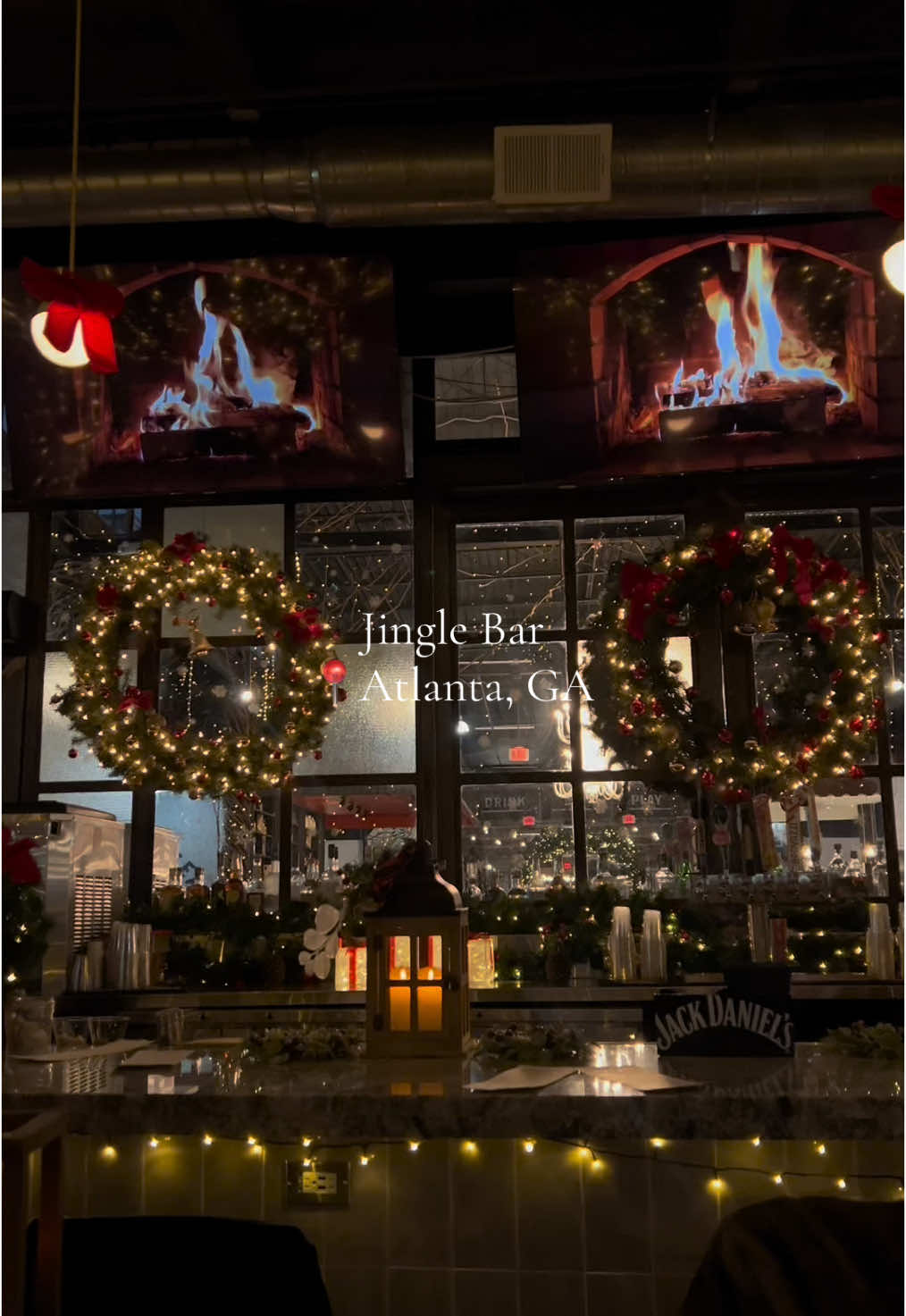 Holiday bars are my favorite thing about the season 🥰 #jinglebar #theworks #holidaybars #thingstodoinatlanta #christmaspopupbar #holidaydateideas 