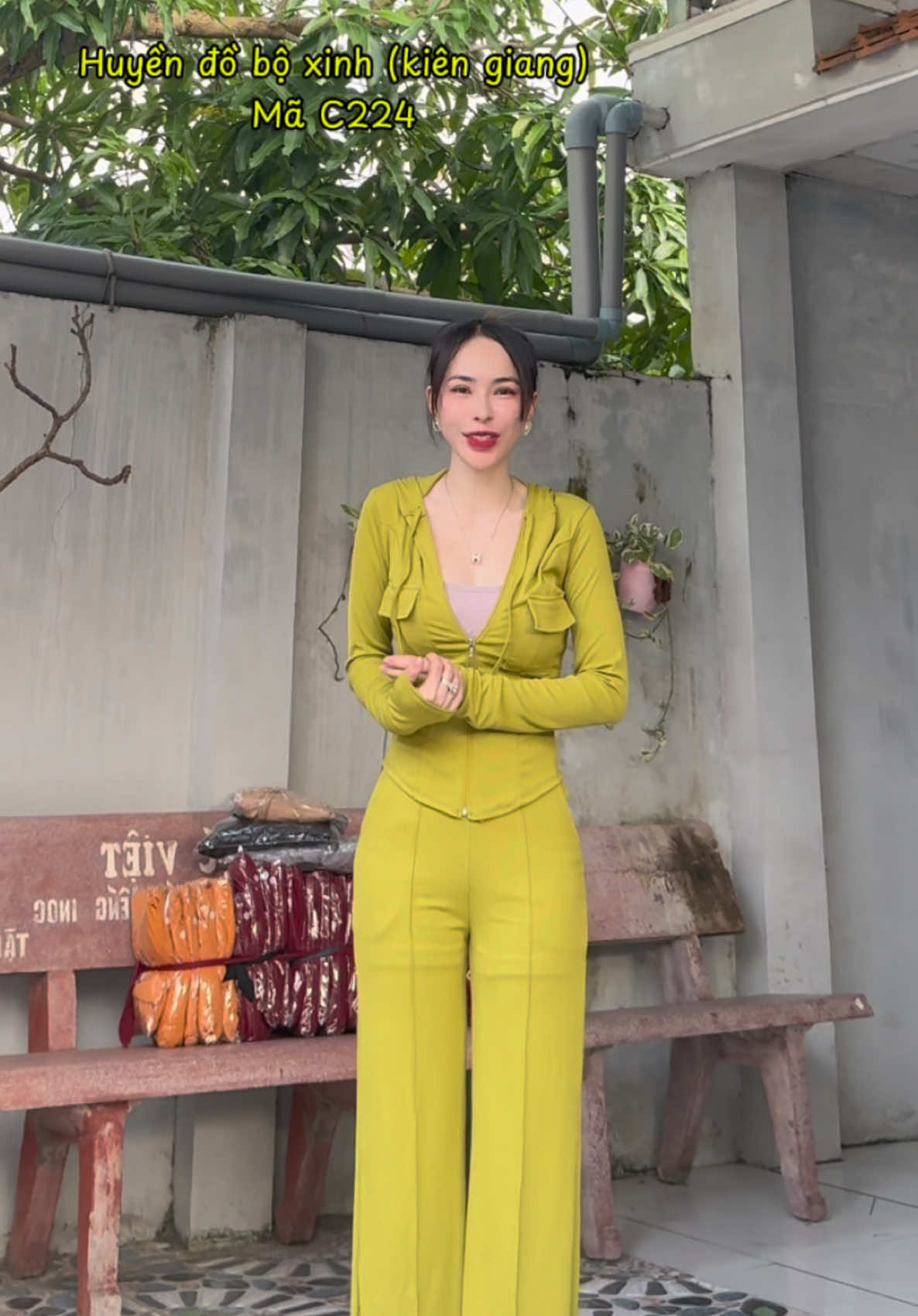 Xin qá ạ. Tay dài quần suôn #huyendoboxinh #lenxuhuong #lenxuhuongtiktok #tiktokshop #hottrend #68kiengiang #trending #hottrend 