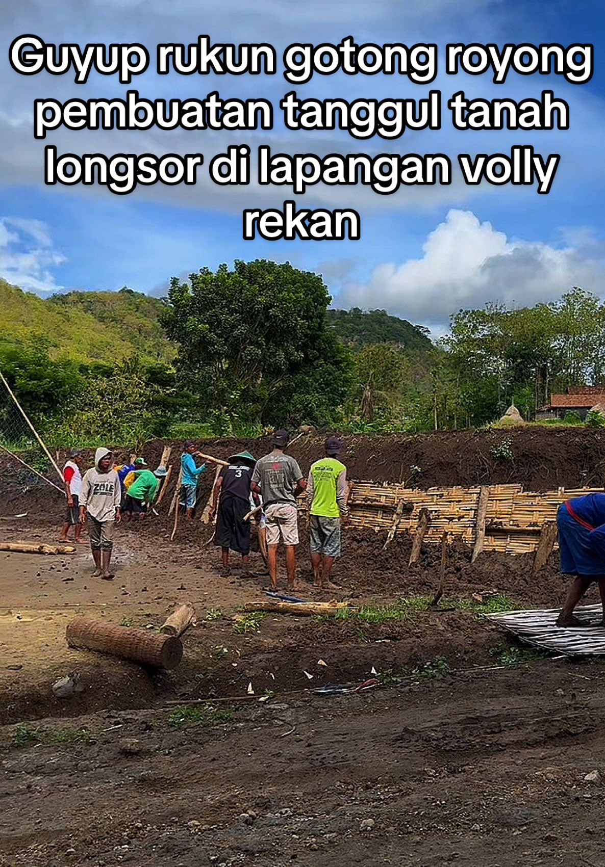 Guyup rukun kerja bakti pembuatan tanggul tanah longsor lapangan volly rekan @gerindra #lapangan #lapanganvolly #volly #lapanganolahraga #sport #olahraga #olahragatiktok #popular #trending #trend #terkini #top #update #wow #danapribadi #viral #video #fyp #foryou #foryoupage #fypage #guyuprukun #gotongroyong #desa