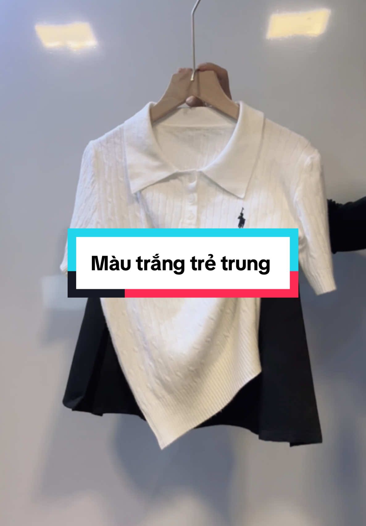 Áo len polo thêu ngựa màu trắng trẻ trung , nhẹ nhàng #xuhuong #aolennu #aolenquangchaunu #aolentheungua #shophongnhung 