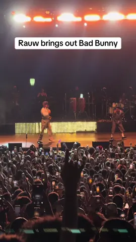 Rauw Bring Out Bad Bunny at his free concert in Puerto Rico!! #cosanueva #rauwalejandro #badbunny #benitomartinezocasio #benito #puertorico #quepasaria #eltotem #viejosanjuan 