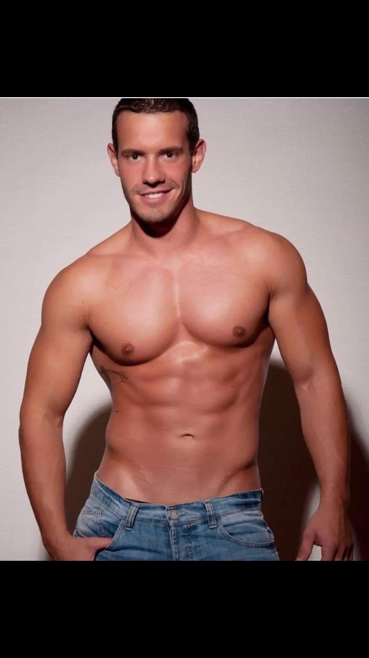 Thomas, danseur de la troupe en 2019, ça fait 29 ans que le Bonheur des Dames est né et on va faire une grosse soirée Birthday le Sam 14 décembre pour fêter ça 🎉🍾🎂 Des shows torrides en 1ère partie, le blind test avec une pluie de cadeaux : bouteilles de champagne, cartes cadeaux et des shows privés à gagner  Après Men at Work, le nouveau spectacle, after avec bar & chambre rouge XXL jusqu’à 2h le matin  Et tout ça aux tarifs habituels  Resa www.aubonheurdesdames.fr  #lille #lilleaddict #lillegirls #lilletourisme #chippendaleshow #evjfdefolie #birthdaygirl #lavoixdunord #birthdaygirl2024 #menatwork #chippendales #lillegirlsforever