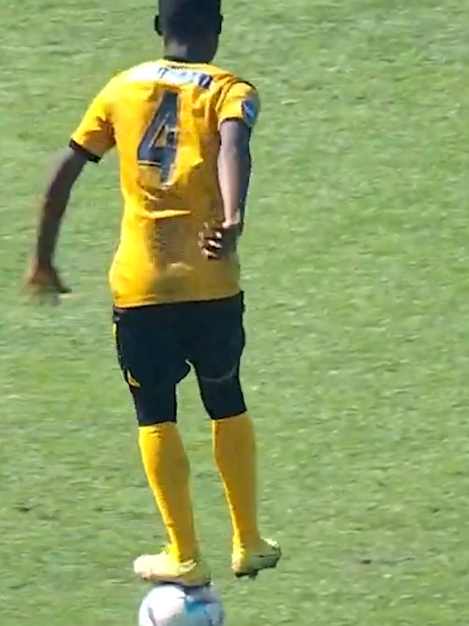 Mfundo Vilakazi in the #DStvDiskiChallenge? An entertainer of note. #sportsontiktok#kasifootball#KaizerChiefs #diskichallenge