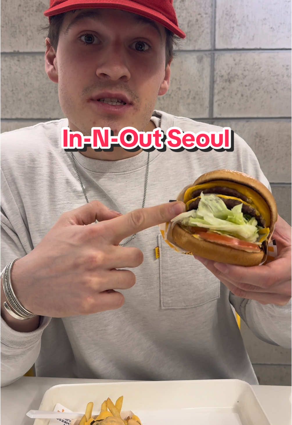 In-N-Out in Seoul 🤯🤯 #burger #innout #innoutburger #seoul #südkorea #america #cheeseburger #pommes #macandcheese #tastetest #seoulfood #crycheeseburger #fyp 