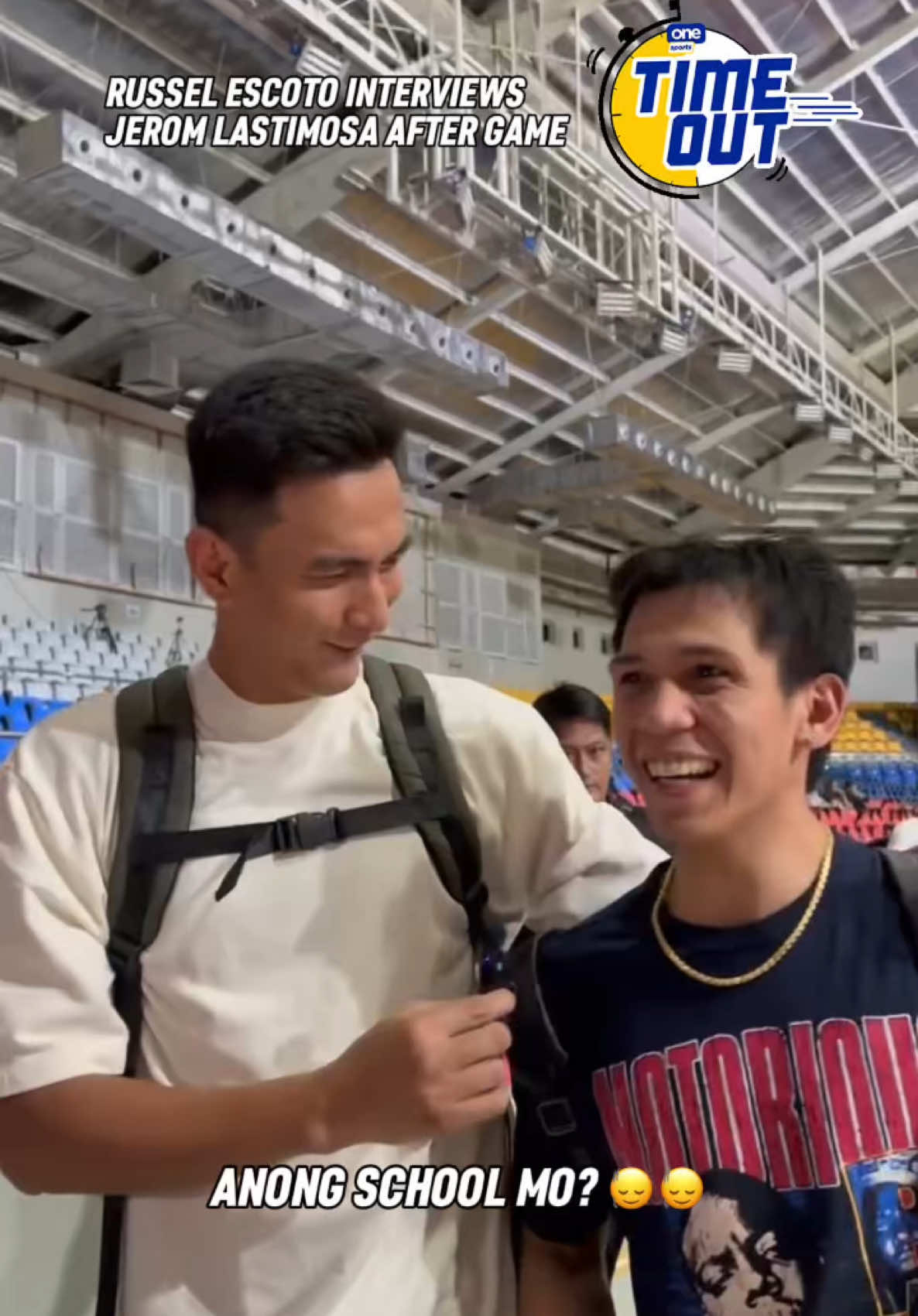 ‘TOTOO BA ‘TO?’ 😂 Russel Escoto facilitates Magnolia rookie Jerom Lastimosa’s post-game interview after the Hotshots’ game against the Blackwater Bossing in the PBA Season 49 Commissioner’s Cup. | via Jan Ballesteros/One Sports #OneSports #PBASeason49 #PBAAngatAngLaban #OSTimeout