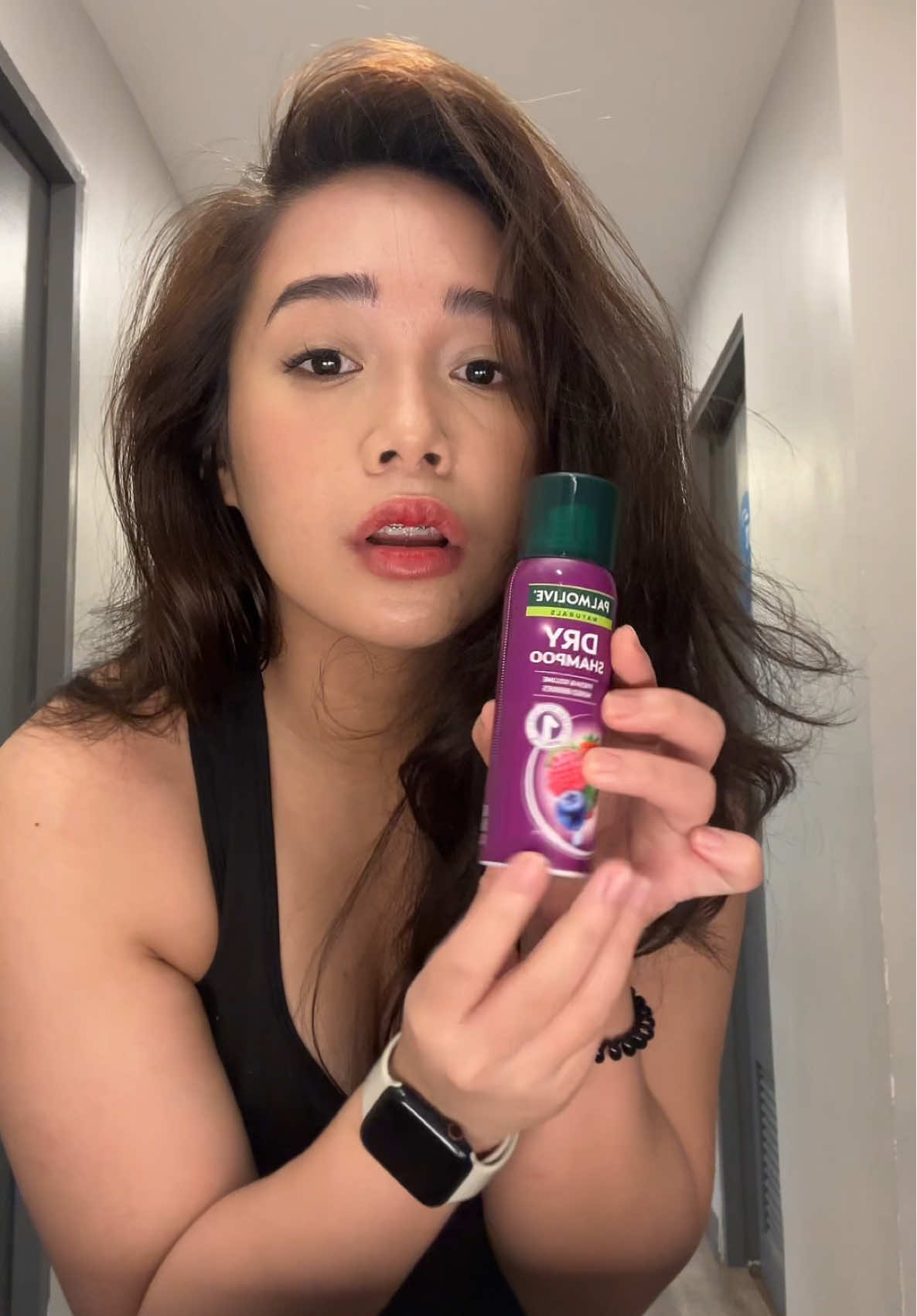 quick hair fix. alam mong tumatanda kana pag target market kana ng dry shampoo 😃 budoled by @pereylierge on ig #makeupandmimi #dryshampoo #hairtransformation 